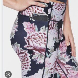 Athleta Run Free Garden Party 7/8 Tight Yoga Pant M/L